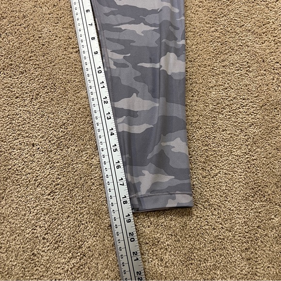 Girls Athleta Printed Chit Chat Capri Leggings Size Large (12) - Picture 6 of 10